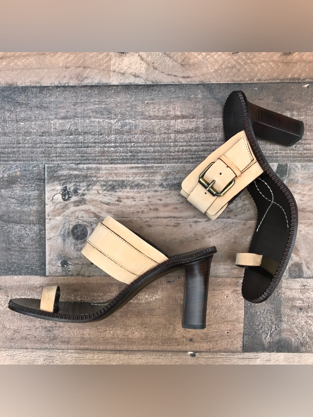 MICHAEL KORS 7 Suede Buckle Toe Loop Stacked Heel Embossed Leather Mule Sandals - Picture 10 of 16